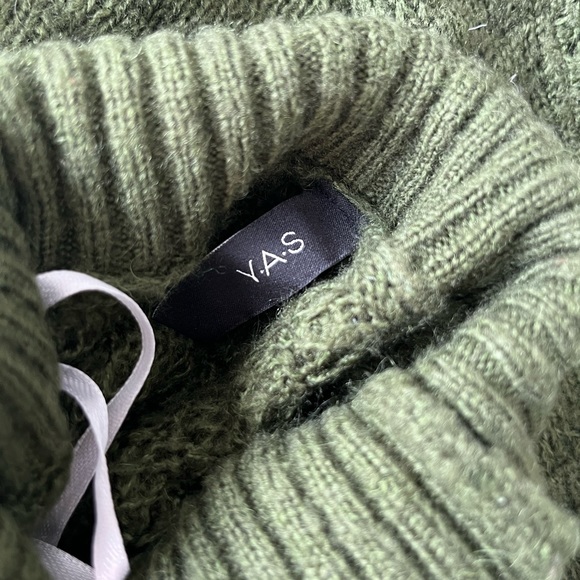 YAS Retails for $200, gently worn, Sz M Forest GN, knit mock turtleneck sweater - Picture 3 of 5